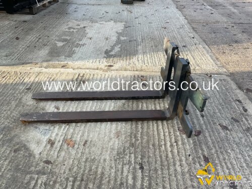 PALLET FORKS TO FIT AVANT LOADER
