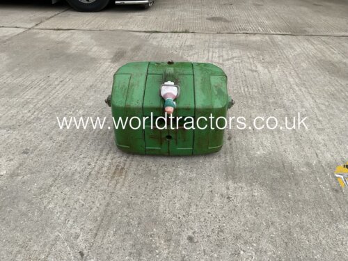 JOHN DEERE 900KG WEIGHT